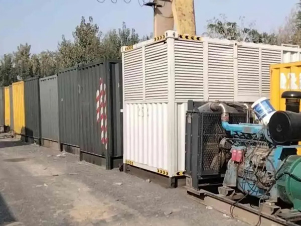 小板镇200KW柴油发电机机组每小时油耗是多少?