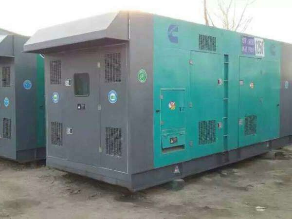 小板镇合同中关于工期延误的责任如何界定和处理？